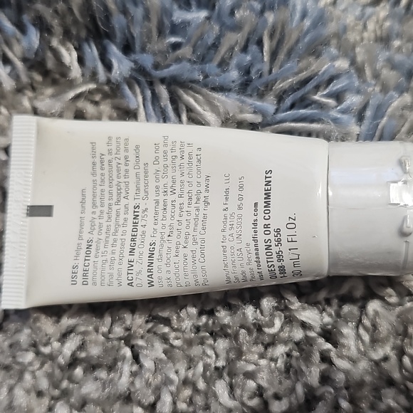 Rodan and fields Unblemish oil control lotion - Picture 3 of 5